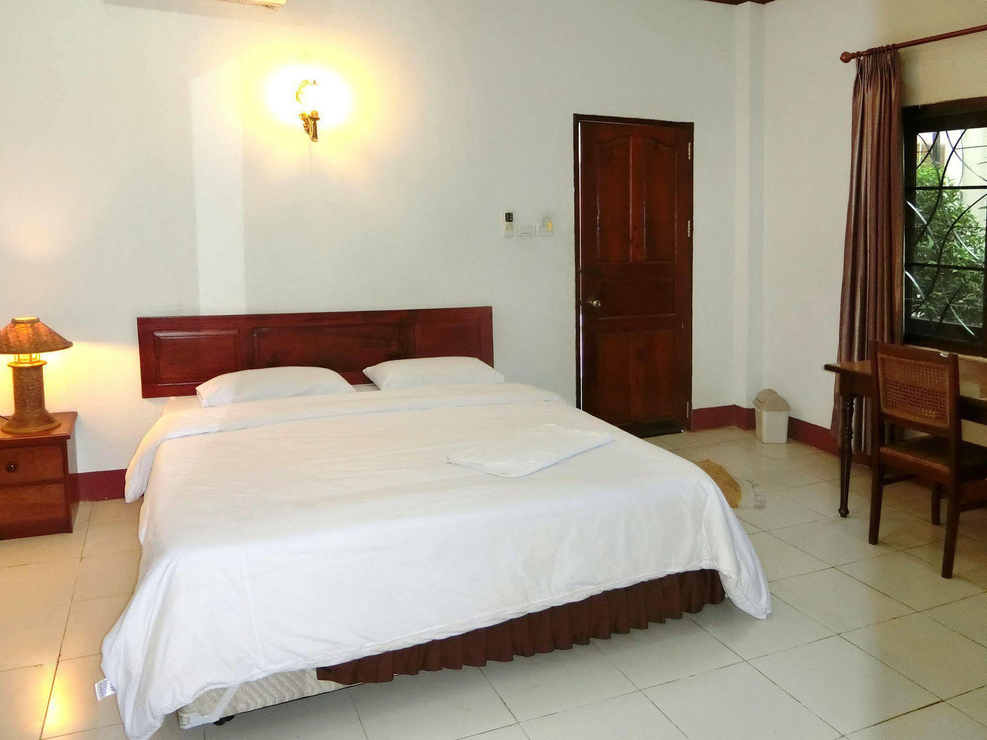 Villa Sisavad Guesthouse Vientiane Luaran gambar